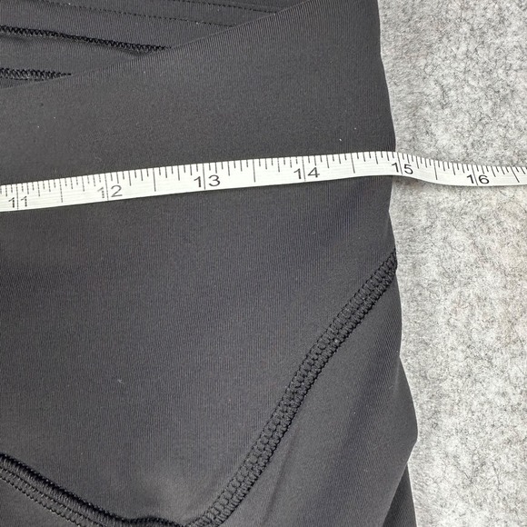 LULULEMON Women's 8/10 Solid Black Mid-Rise Capri Length Leggings Hip Pockets - Picture 4 of 6